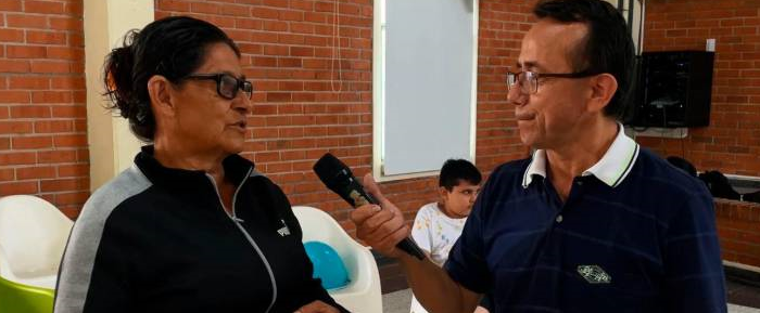 El Sacerdote del barrio Santander se animó hacer entrevistas