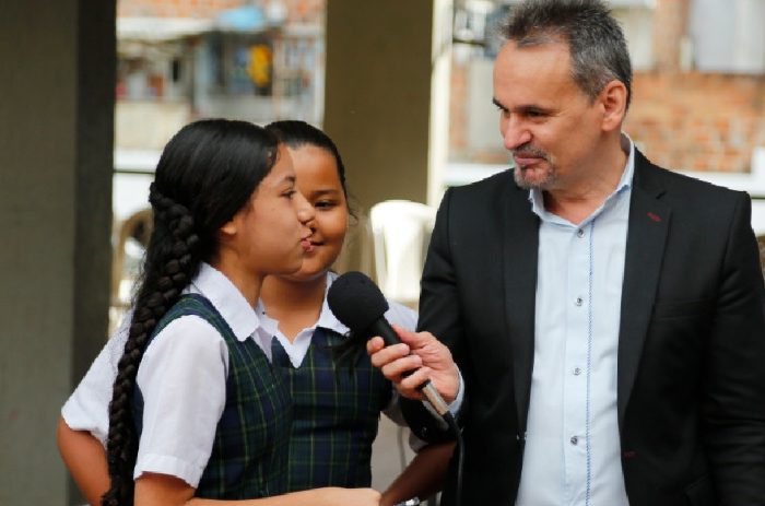 Estudiantes de “Mi panita, mi amigo” aprenden sobre la  Entrevista