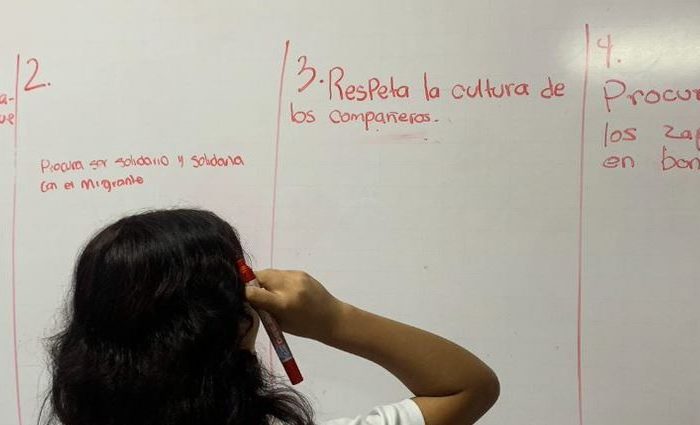 Los y las panitas también aprenden de integración cultural y empatía con los migrantes